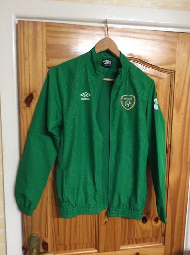 Ireland Football. Official Umbro Quarter Zip Xtra Large Boys Presentation Jacket. Collect In Dublin Or Receive Via Post.