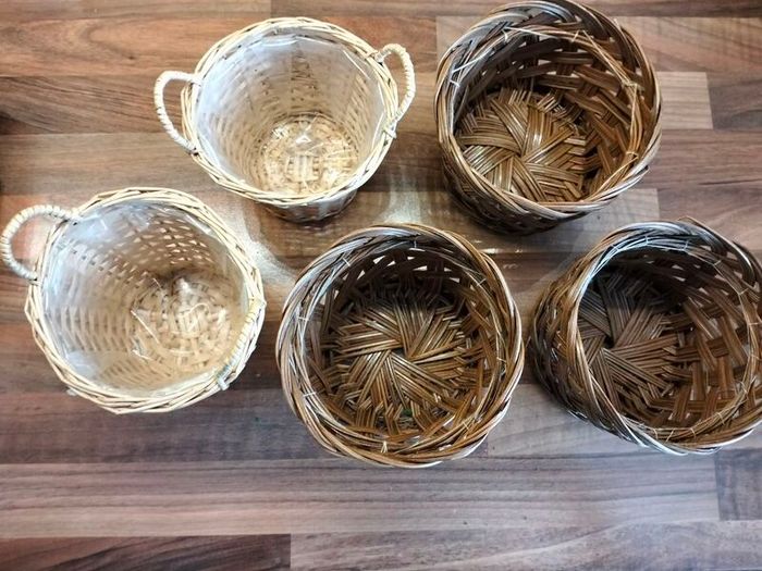 flower arranging items