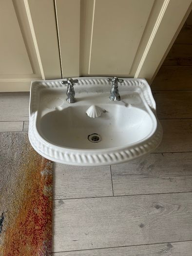 Bathroom sink