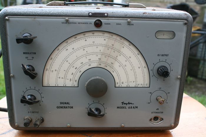 Taylor Model 68A/M Signal Generator vintage electrical service test kit 1960s