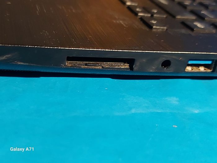 Toshiba Satellite C40-c-10Q, Intel Celeron CPU N3050, 1.6GHz, 2GB Ram, 32GB HDD, Windows 10, Microsoft Edge, Chrome and VLC