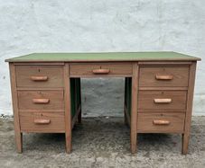 Pedestal desk