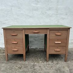 Pedestal desk