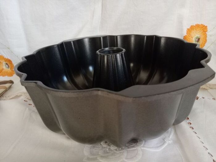Nordic Ware , Bundt tin , bakeware