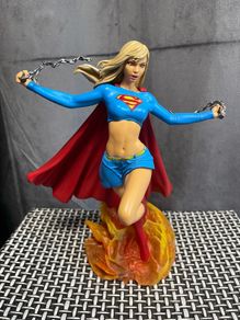 Diamond Select Toys Supergirl DC Gallery PVC 10 Inch Statue DC Comics No Box