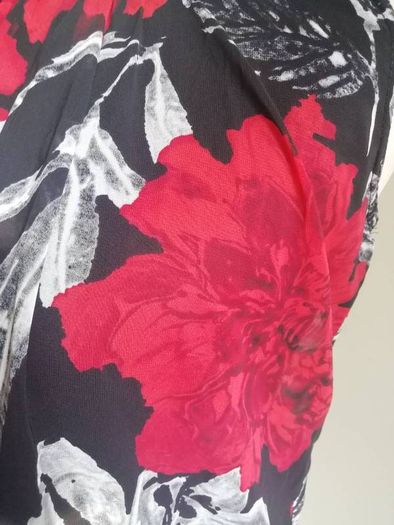 Ladies Top From Quiz. New Size 16 Floral Payment By REVOLUT or PAYPAL