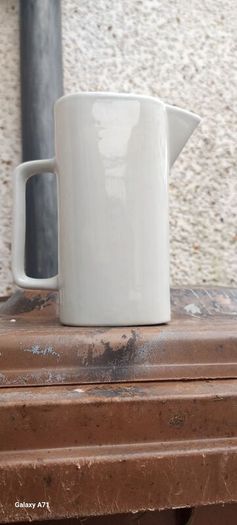 Scotch whiskey advertising jug, unusual with 4 brands on it ,nice to any collectors collection, lovely display item, price includes post to anywhere in Ireland thank you, sold as is