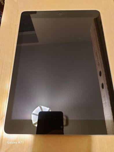 Apple Ipad Air, Excellent cosmetic condition, not powering on, for parts or repair
