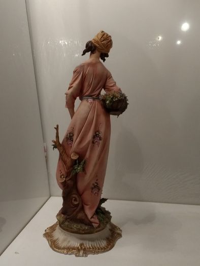 Capodimonte Figurine set (Rare Vintage Collectibles)