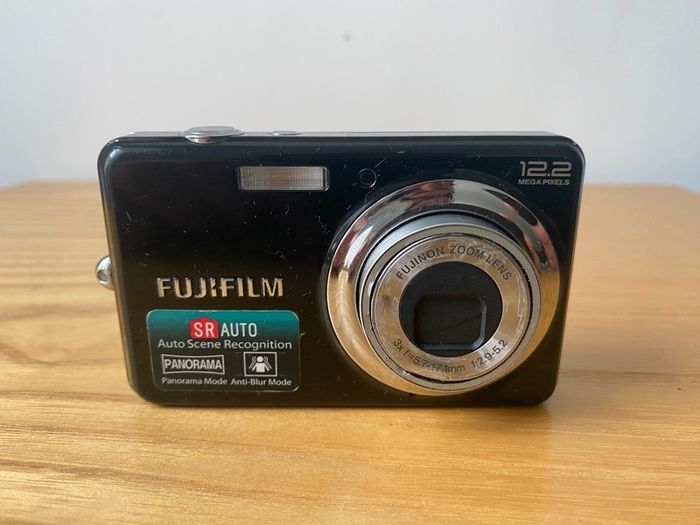 Fujifilm Finepix J30 Digital Camera 12.2 Megapixels ZOOM Issue FOR PARTS OR REPAIR