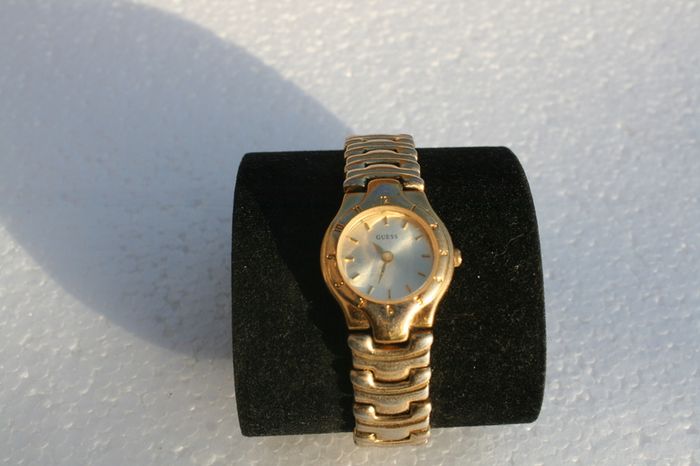 Guess Ladies  Watch (fresh battery works fine)