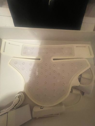 Qure skincare red light neck and chest mask