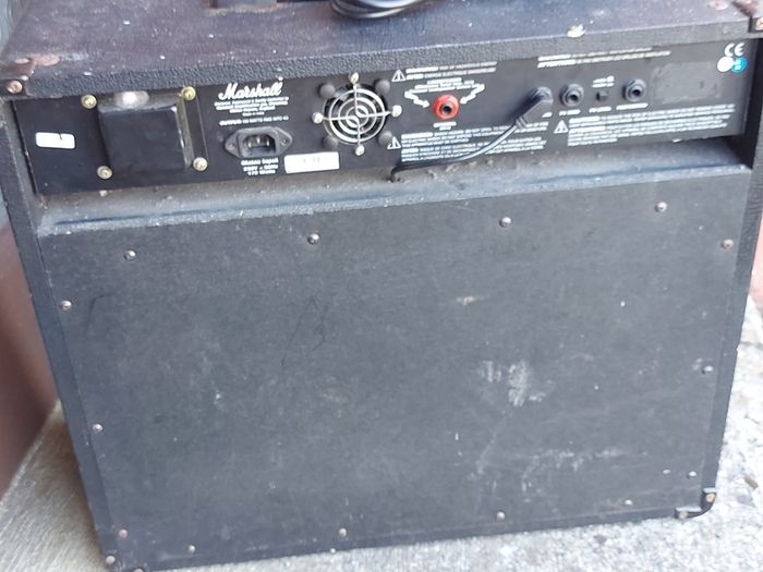 Large Marshall AMP, MG Series, 100 DFX, Output 100 watts RMS into 4 Ohms, very good condition, see pictures