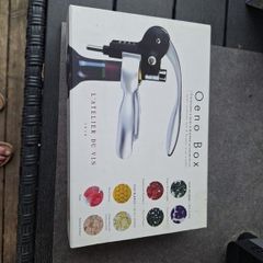 A lovely presentation box with lever corkscrew & primary wine aromas