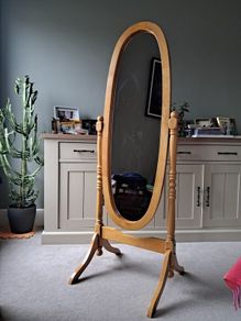 Free standing mirror