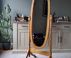 Free standing mirror