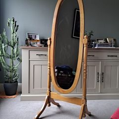 Free standing mirror