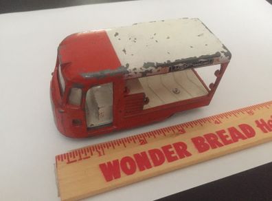Spot-on. Tri-ang. United Dairies milk float. Model 122