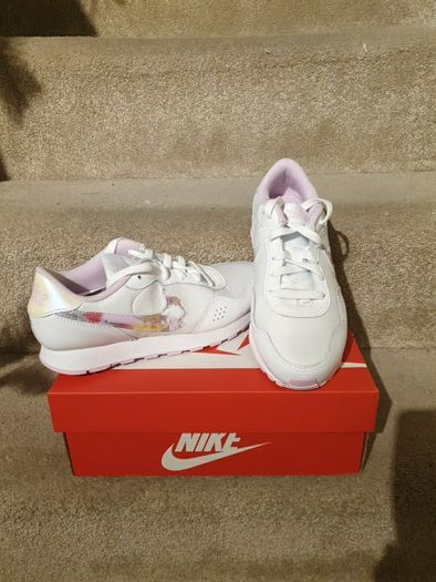 New Nike trainers size 4uk