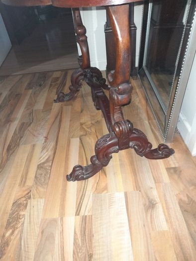 Beautiful Antique Kidney Shape Table