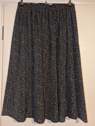 Perfect for Summer. Gorgeous white and black A-Line midi skirt