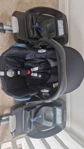 1 Maxi Cosi Cabriofix car seat and 2 bases