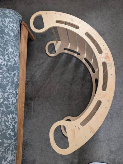 Kids climbing balance arch