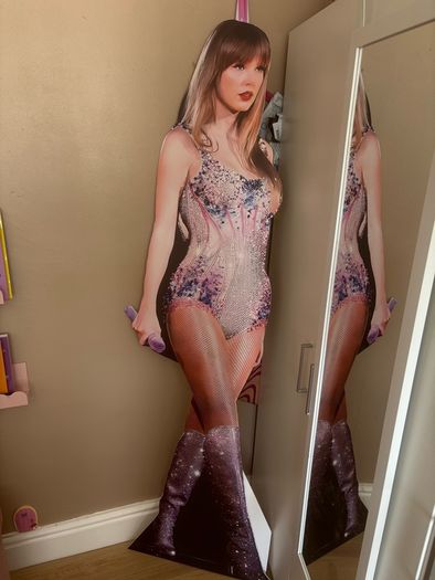 Taylor Swift Cut Out