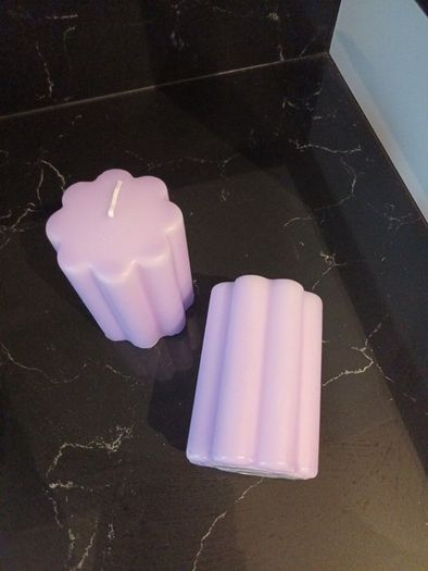 2 lilac pillar ridged candles