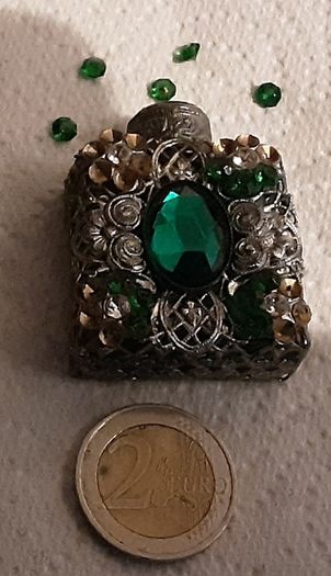 small possibly vintage collectable scent bottle