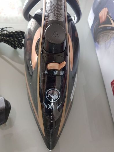 BRAND NEW Tefal FV8064 Puregliss Steam Iron