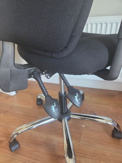 Office chair, barely used, great condition