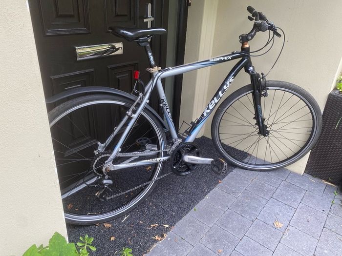 Kellys saphix hybrid Large 28 inch wheels 24 speed 21 inch frame