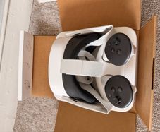 VR Headset - Meta Quest 3s 128GB - Like New
