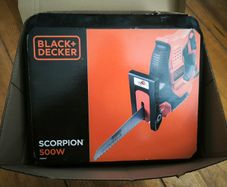 BLACK & DECKER 500W Corded multifunctional saw Autoselect Scorpion with three blades in case