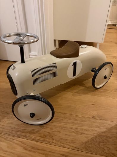 Kids Vilac ride-on car