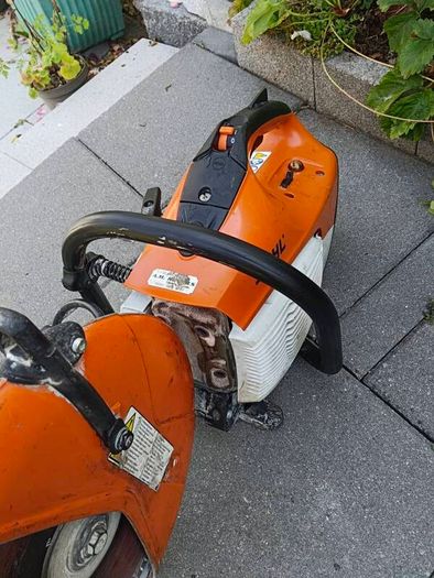 Stihl TS - 420 consaw with 14" inch diamond disc in excellent working condition, which starts half pull. Just had a full service.