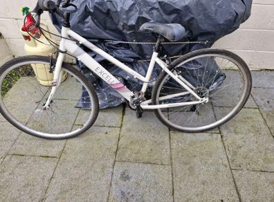womans hybrid bike