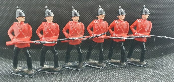 Rare and hard to find Vintage Early Britain's Hand Painted Lead Toy Soldiers (1940's)