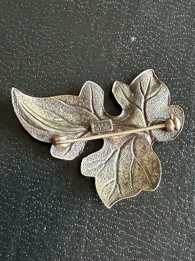 Beau brooch