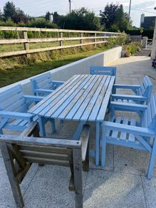 solid wood garden table & chairs