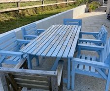 solid wood garden table & chairs