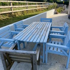 solid wood garden table & chairs