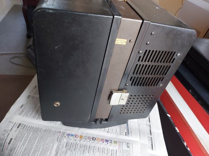 Vintage Eiki Elf NT-1 16mm Sound Film Projector Working Motor Lamp Kowa 11.250mm Lens, in very good condition, not tested