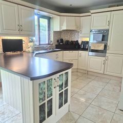 Kitchen & Dresser WITH appliances