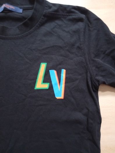 LV T-shirt ((kids Age 10-11yrs Immaculate))