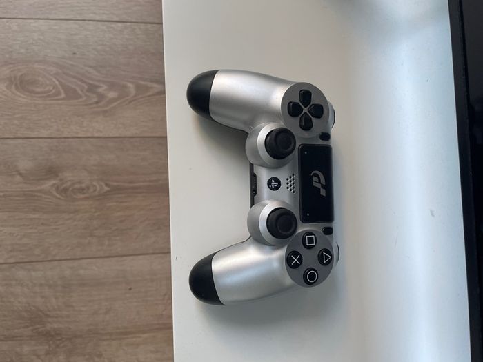 Playstation 4 Slim 500GB console and controller
