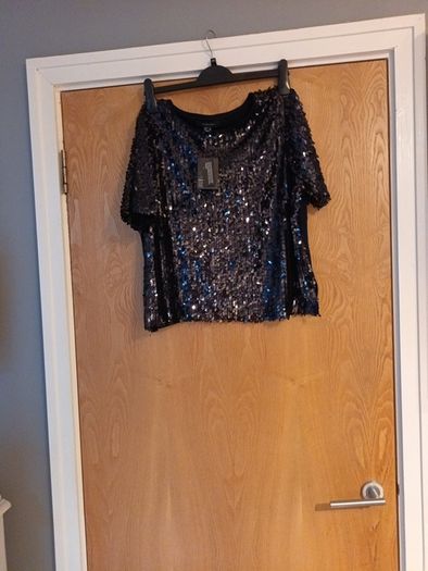 Primark  Navy  Sequins /Knit Top. S.16.    B.N.W.T.
