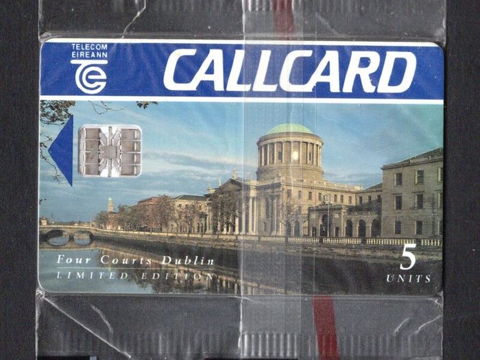 1995 Ireland 5 unit John Glynn and Co. solicitors showing The Four Courts in Dublin with the Liffey River are pictured on the card (Schlumberger SC7) Call Card Mint in packaging