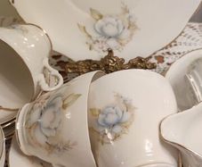 21 pcs Very pretty Vintage Royal Stuart Teaset Pale blue and pink flowers